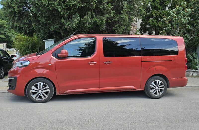 Czerwony Używany 2018 Peugeot Traveller Active Minivan | 89 000 zł - Obraz 1/4