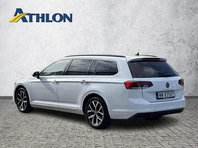 Używany VW Passat 150 KM (110 kW) 2023 Biały Kombi