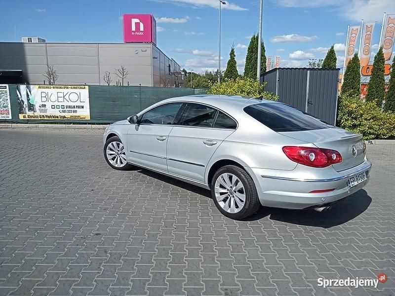 Używany VW Passat 2009 Srebrny Sedan/Limuzyna