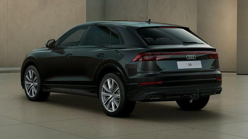 Używany Audi Q8 Ambiente 286 KM (210 kW) 2025 Czarny SUV