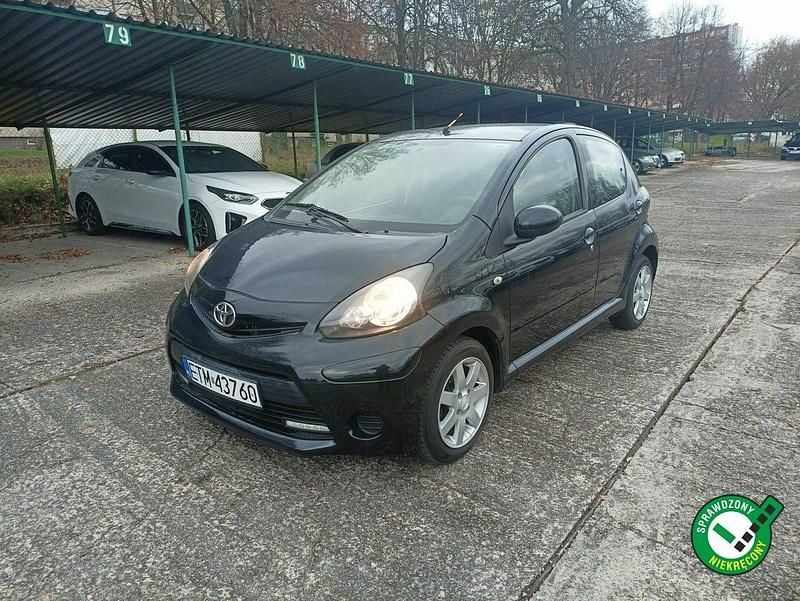 Czarny Używany 2012 Toyota Aygo Hatchback | 14 900 zł (Uczciwa cena) - Obraz 1/4