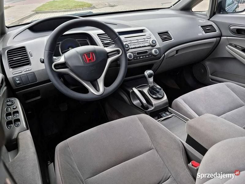 Używany Honda Civic 140 KM (102 kW) 2006 Czarny Sedan/Limuzyna