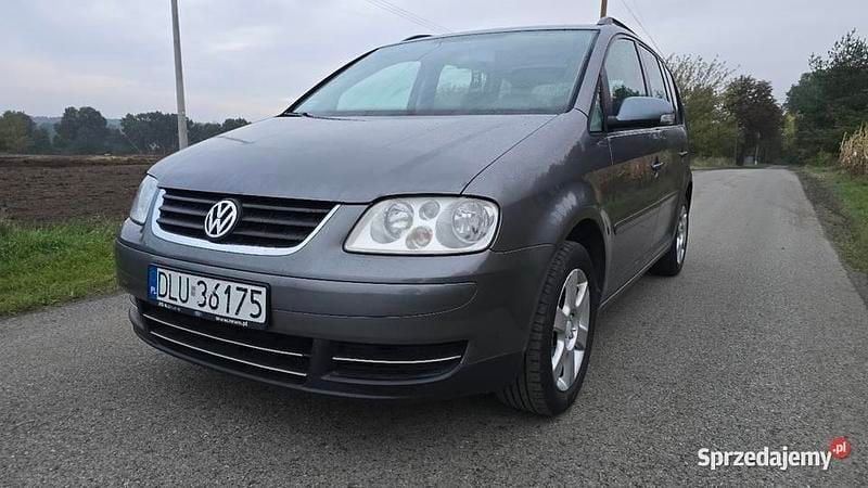 Szary Używany 2006 VW Touran Minivan | 8900 zł (Uczciwa cena) - Obraz 1/4