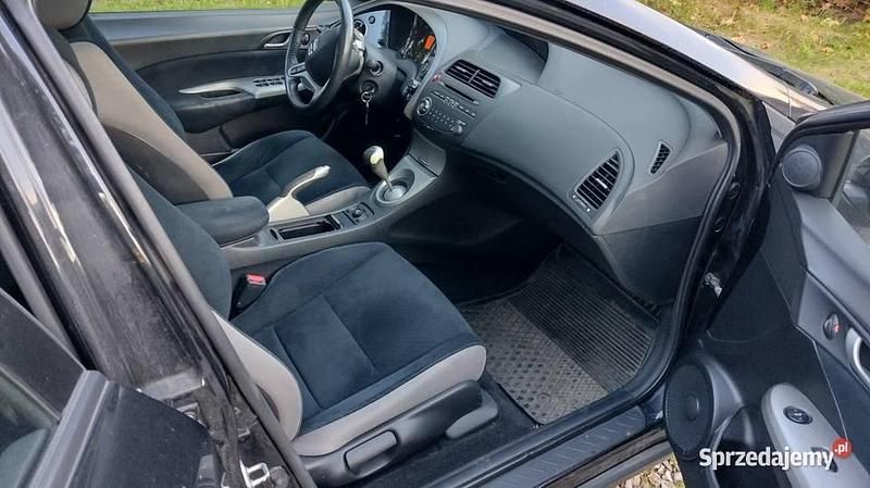 Używany Honda Civic 140 KM (102 kW) 2007 Czarny Hatchback
