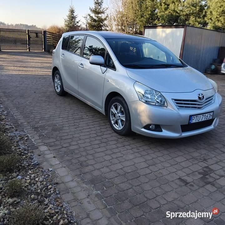 Używany Toyota Verso 126 KM (92 kW) 2009 Srebrny Minivan