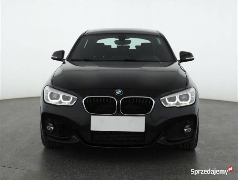 Czarny Używany 2017 BMW 118 Hatchback | 64 999 zł (Uczciwa cena) - Obraz 1/4