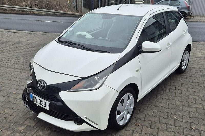Używany Toyota Aygo 69 KM (50 kW) 2014 Biały Hatchback