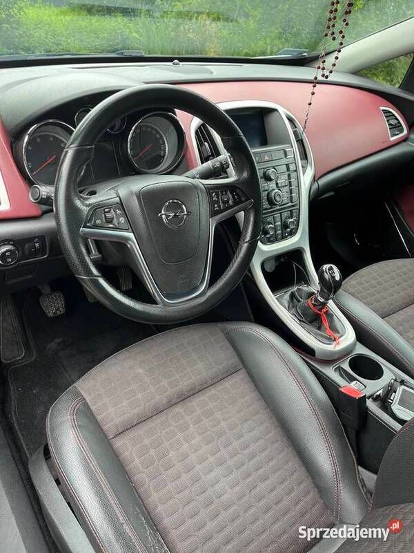 Srebrny Używany 2011 Opel Astra GTC Coupe | 26 000 zł (Uczciwa cena) - Obraz 1/4