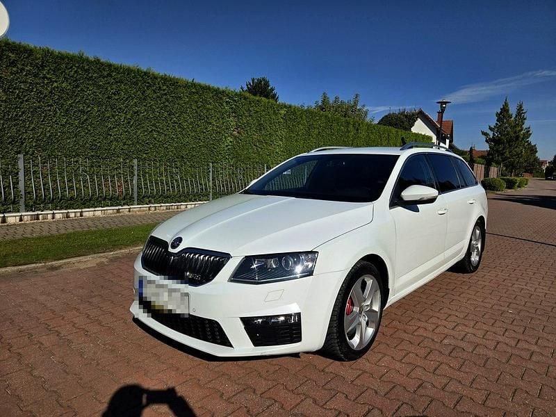 Biały Używany 2015 Skoda Octavia Kombi | 49 900 zł (Super Cena) - Obraz 1/4