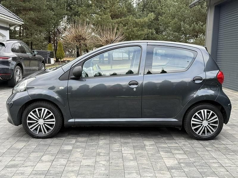 Używany Toyota Aygo 68 KM (50 kW) 2006 Grafitowy (metalik) Hatchback