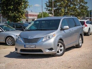 Srebrny Używany 2017 Toyota Sienna Minivan | 91 900 zł - Obraz 1/4