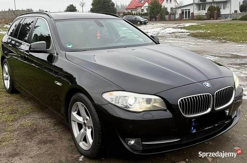 Czarny Używany 2010 BMW 520 Kombi | 31 900 zł (Uczciwa cena) - Obraz 1/4