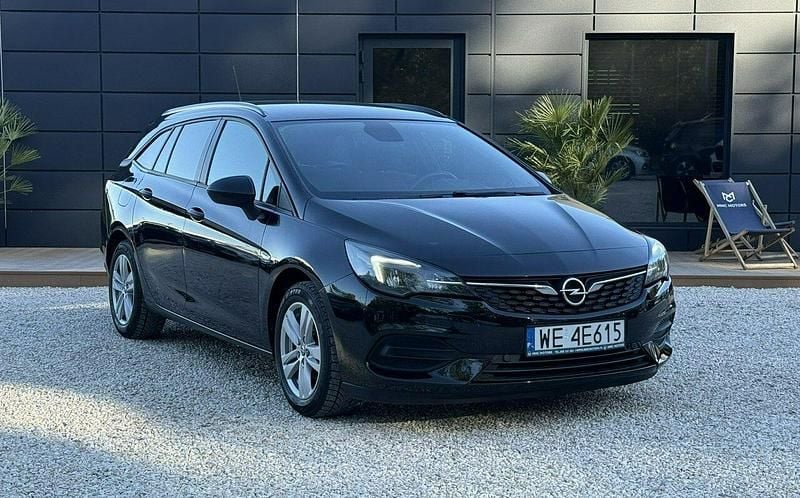 Czarny Używany 2021 Opel Astra Edition Kombi | 44 900 zł (Dość drogi) - Obraz 1/3