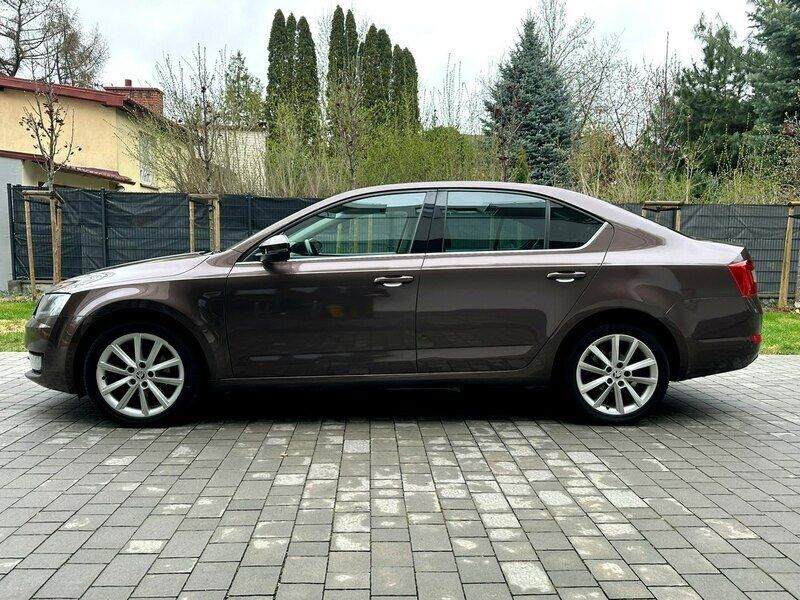 Używany Skoda Octavia 150 KM (110 kW) 2017 Brązowy (metalik) Sedan/Limuzyna