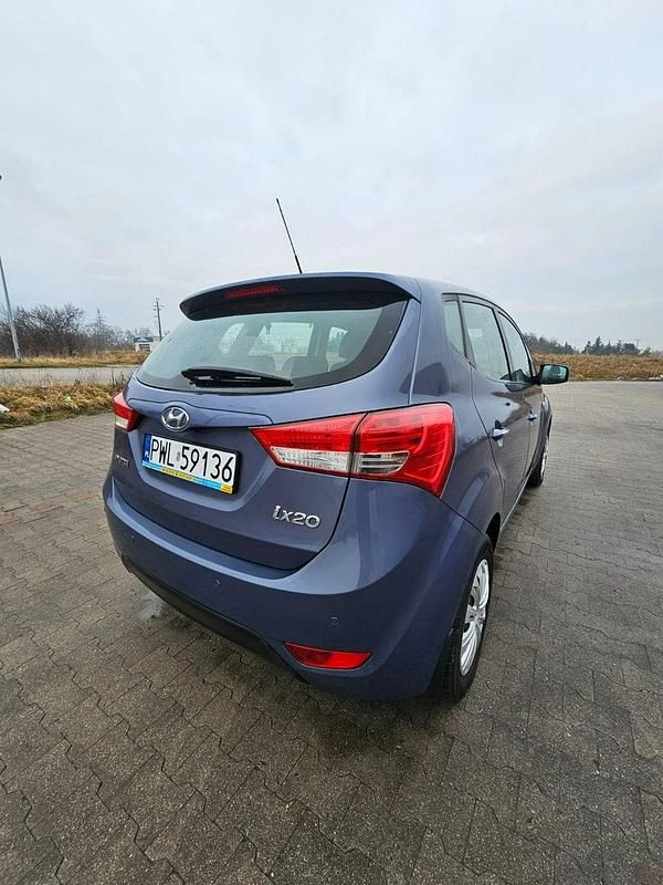 Używany Hyundai ix20 90 KM (66 kW) 2011 Niebieski jasny (metalik) Hatchback