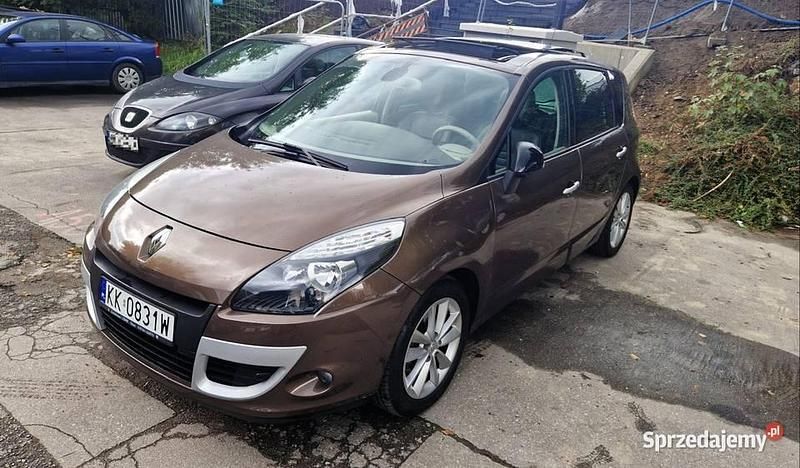 Brązowy Używany 2011 Renault Scénic III Bose Edition Minivan | 22 800 zł (Uczciwa cena) - Obraz 1/4