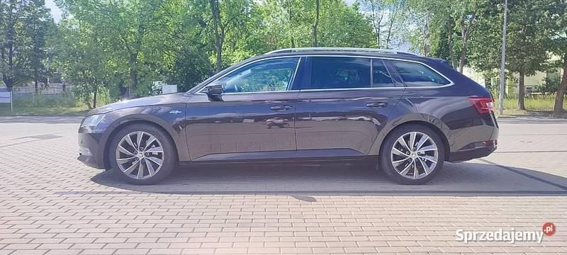 Brązowy Używany 2016 Skoda Superb LAURIN & KLEMENT Kombi | 68 000 zł (Uczciwa cena) - Obraz 1/4