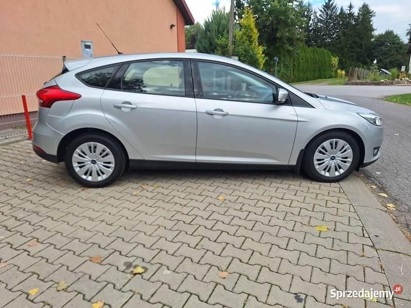 Używany Ford Focus 2016 Srebrny Hatchback