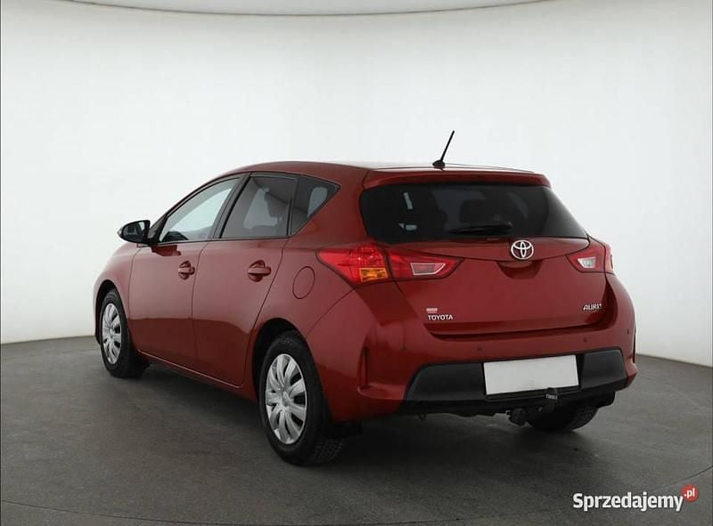 Używany Toyota Auris 2013 Czerwony Hatchback