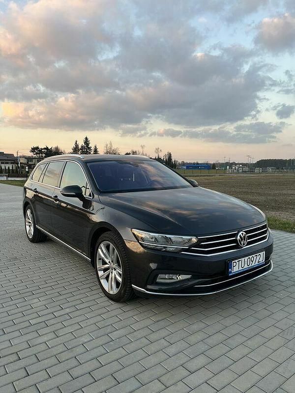 Inny kolor Używany 2019 VW Passat Elegance Kombi | 82 900 zł (Uczciwa cena) - Obraz 1/4