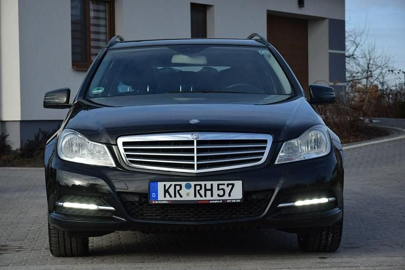 Używany Mercedes C180 155 KM (114 kW) 2012 Czarny Kombi