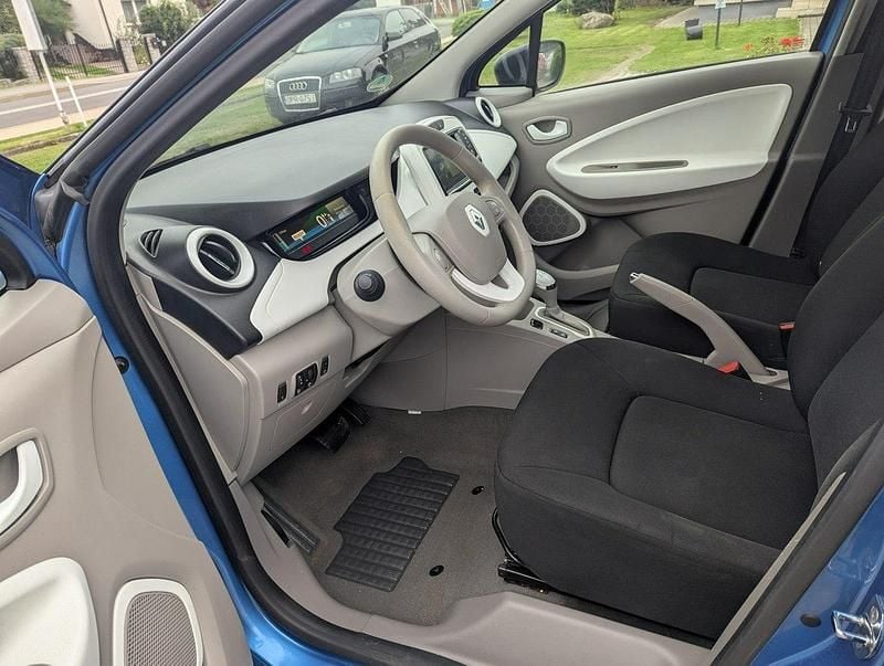Używany Renault Zoe 64 kW (88 KM) 2017 Niebieski (metalik) Hatchback