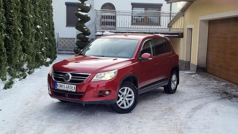 Bordowy (metalik) Używany 2009 VW Tiguan SUV | 26 900 zł (Uczciwa cena) - Obraz 1/4