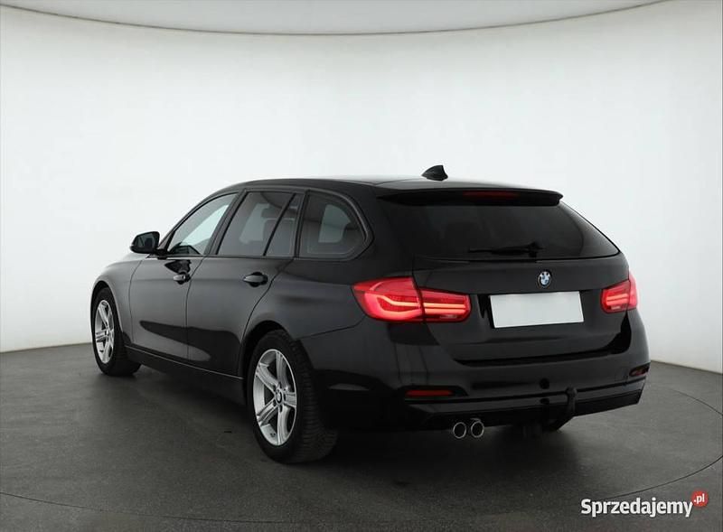 Używany BMW 320 2017 Czarny Kombi