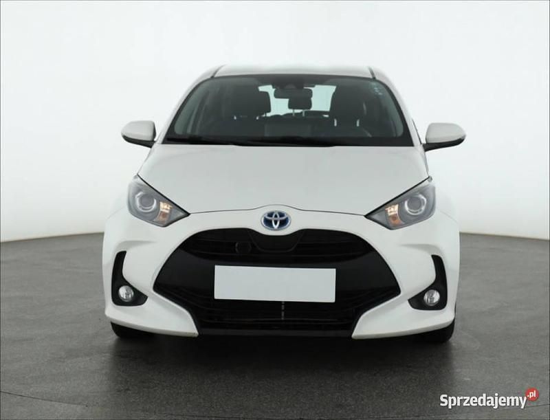 Biały Używany 2022 Toyota Yaris Hybrid Hatchback | 63 999 zł (Dobra cena) - Obraz 1/4