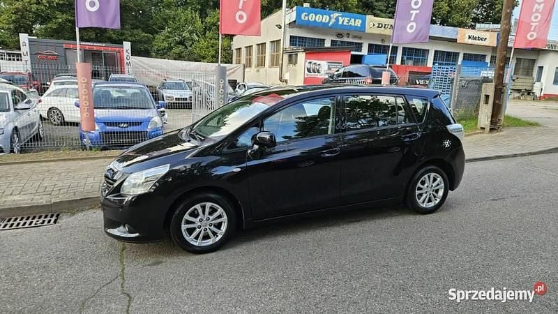 Czarny (metalik) Używany 2011 Toyota Verso Minivan | 16 999 zł - Obraz 1/4