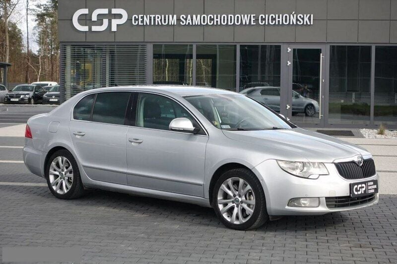 Srebrny (metalik) Używany 2011 Skoda Superb Sedan/Limuzyna | 34 900 zł - Obraz 1/4