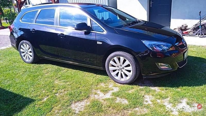 Grafitowy Używany 2011 Opel Astra Kombi | 16 900 zł (Uczciwa cena) - Obraz 1/2