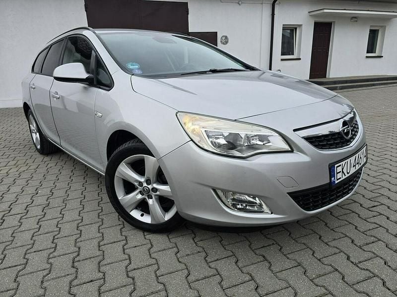 Srebrny Używany 2011 Opel Astra Kombi | 14 900 zł (Dobra cena) - Obraz 1/4