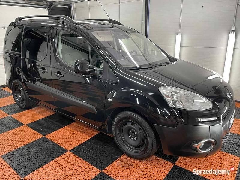 Czarny Używany 2013 Peugeot Partner Van | 23 900 zł (Uczciwa cena) - Obraz 1/4