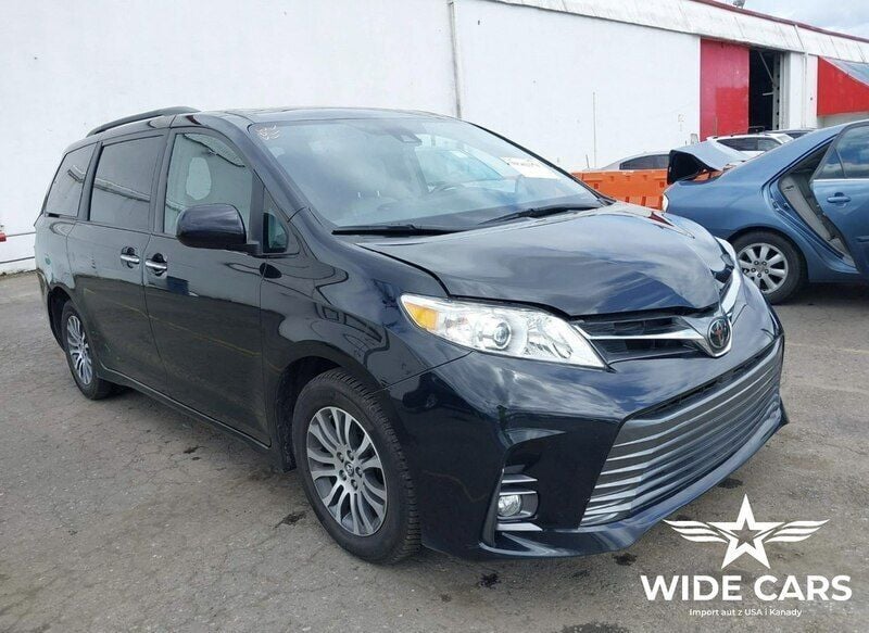 Czarny (metalik) Używany 2019 Toyota Sienna Premium Minivan | 58 000 zł - Obraz 1/4