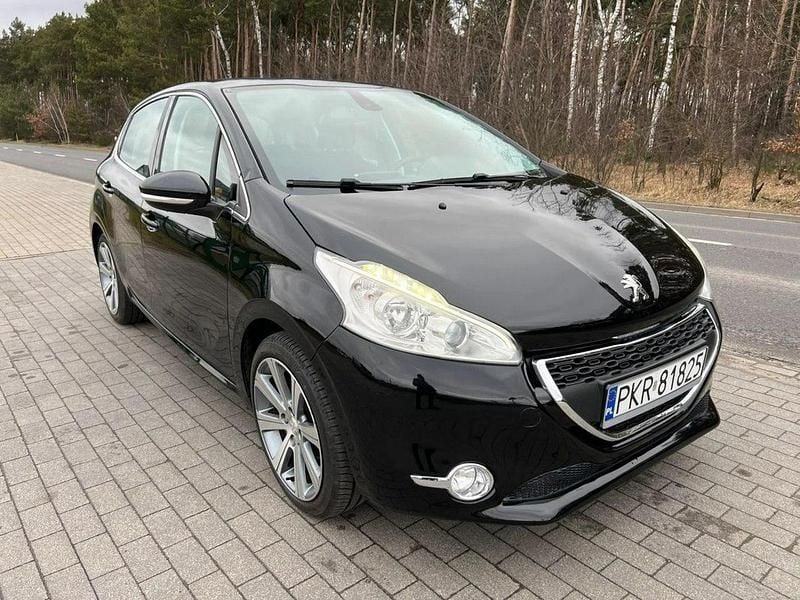 Używany Peugeot 208 82 KM (60 kW) 2015 Czarny Hatchback
