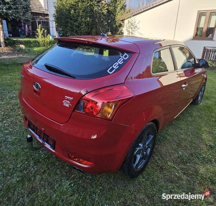 Bordowy Używany 2010 Kia ProCeed 2 Hatchback | 12 000 zł (Uczciwa cena) - Obraz 1/4