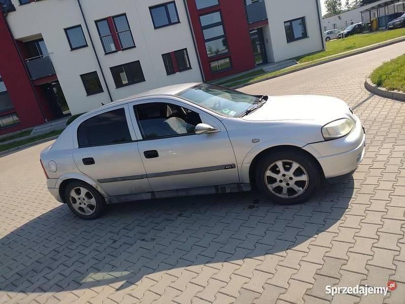 Srebrny Używany 2000 Opel Astra Sedan/Limuzyna | 2100 zł (Uczciwa cena) - Obraz 1/4