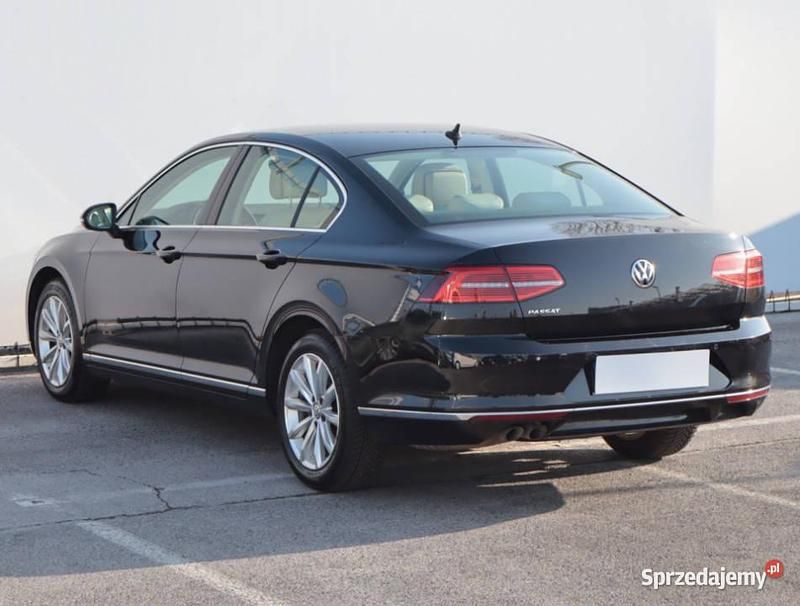 Używany VW Passat 2018 Czarny Sedan/Limuzyna