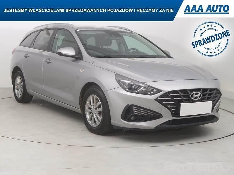 Używany Hyundai i30 120 KM (88 kW) 2022 Srebrny