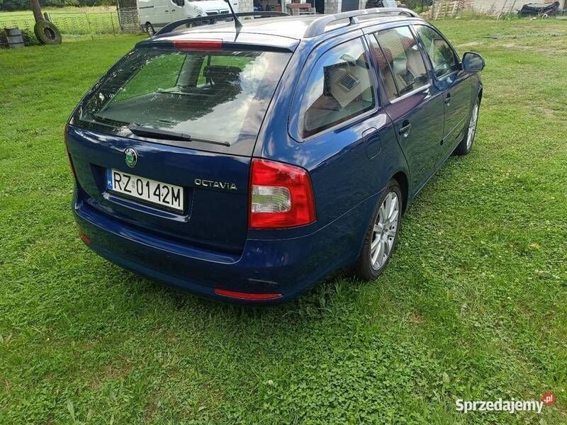 Używany Skoda Octavia 105 KM (77 kW) 2011 Granatowy Sedan/Limuzyna