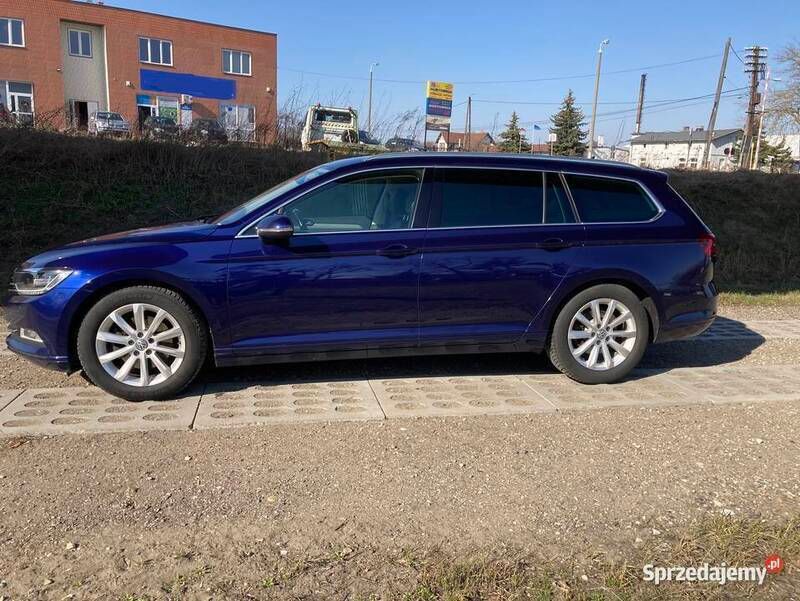 Granatowy Używany 2018 VW Passat Kombi | 52 900 zł (Dość drogi) - Obraz 1/4