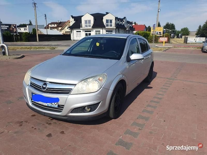 Używany Opel Astra 2009 Srebrny Sedan/Limuzyna