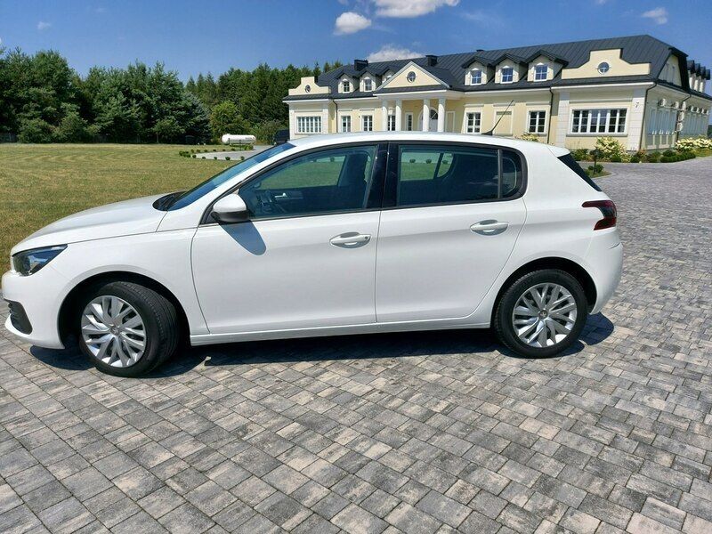 Używany Peugeot 308 130 KM (95 kW) 2019 Biały Sedan/Limuzyna