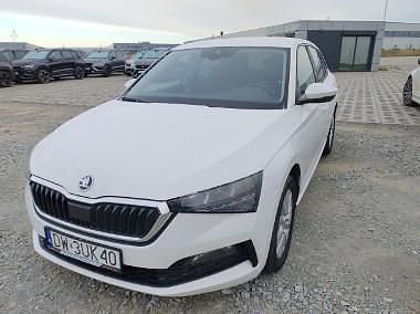 Biały Używany 2022 Skoda Scala Ambition Hatchback | 40 650 zł (Super Cena) - Obraz 1/4