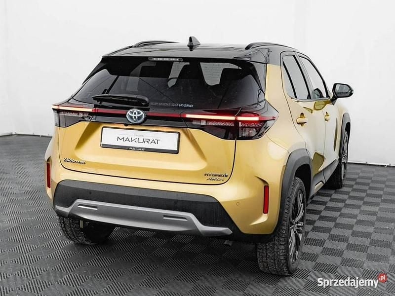 Używany Toyota Yaris Cross 92 KM (67 kW) 2023 Złoty (metalik) SUV