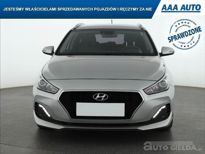 Używany Hyundai i30 120 KM (88 kW) 2019 Srebrny