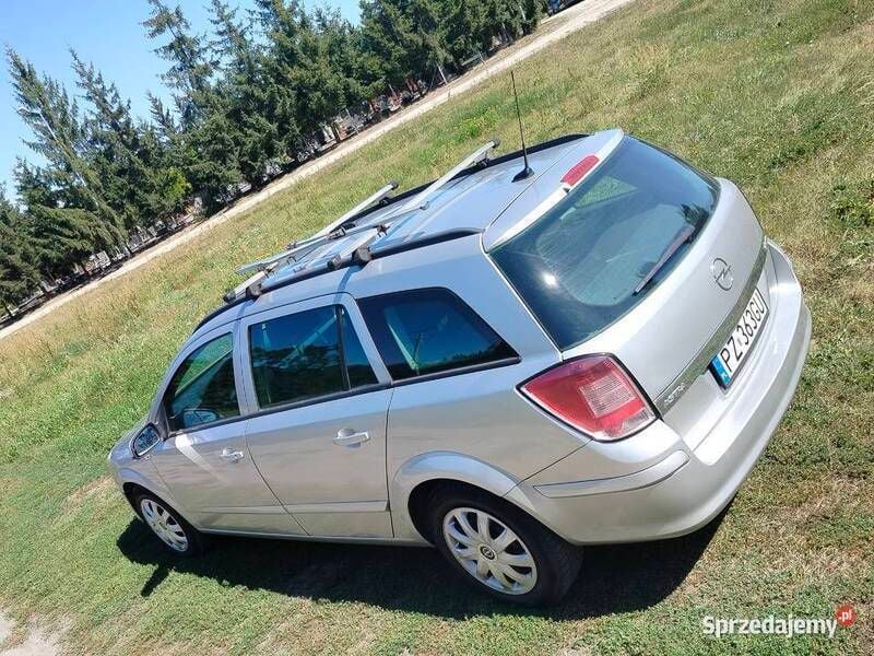 Używany Opel Astra 2008 Srebrny Sedan/Limuzyna