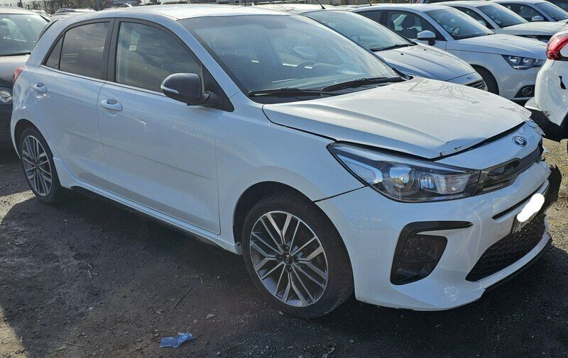 Biały Używany 2019 Kia Rio 2 Hatchback | 26 999 zł - Obraz 1/4