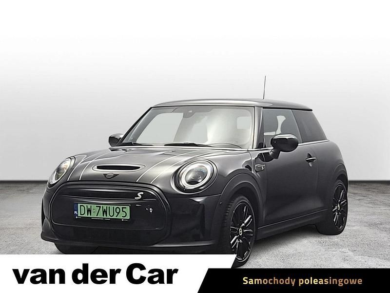 Czarny (metalik) Używany 2023 Mini Cooper Hatchback | 127 900 zł (Uczciwa cena) - Obraz 1/4